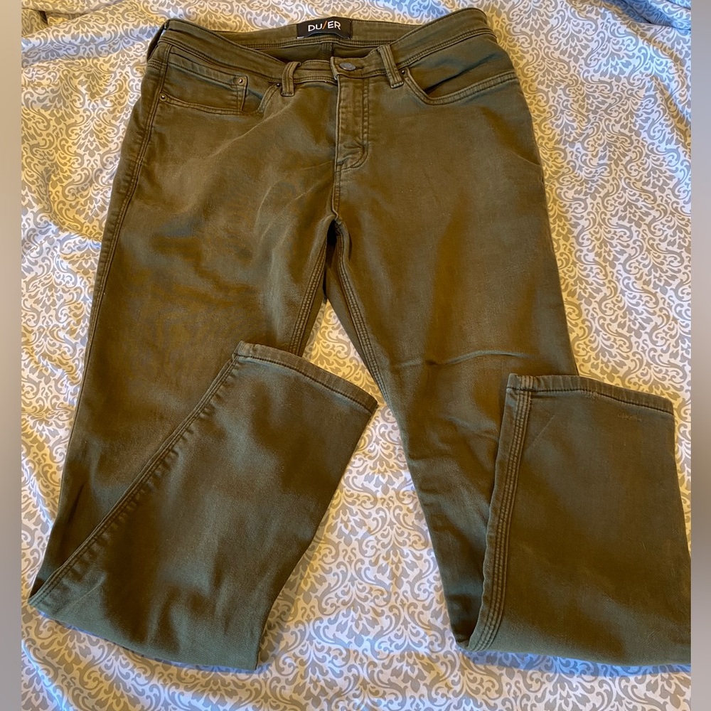 Duer slim fit pants, great condition! Green/brown color. No flaws!